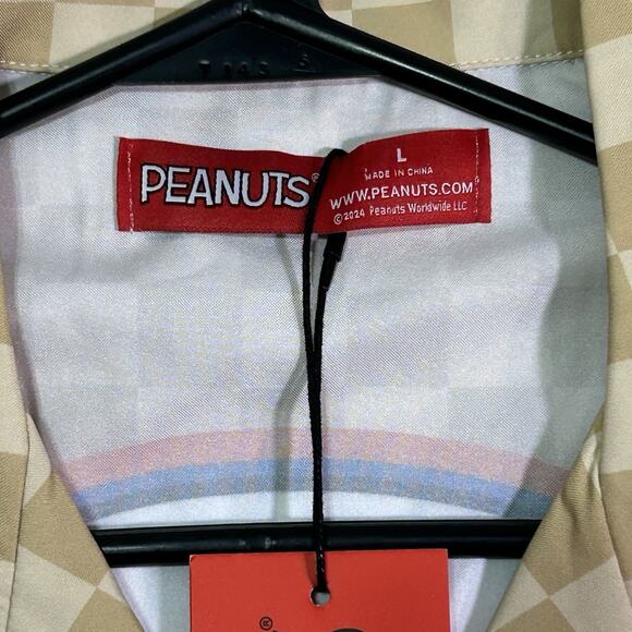 Peanuts Motorsport Men's size Large button-down short sleeve shirt - Picture 3 of 7